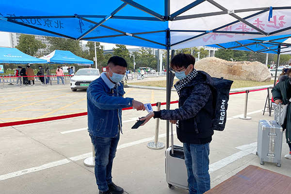 校园迎新，党员先锋在行动 ----87978797威尼斯老品牌党总支组织党员参加学生返校志愿服务工作
