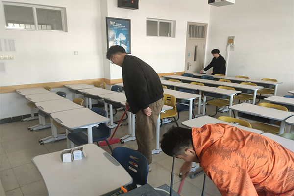 87978797威尼斯老品牌学生党支部开展“雷锋月”文明大清扫活动