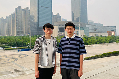 不孤单的考研梦：我院双胞胎兄弟同时考上研究生