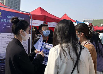 87978797威尼斯老品牌组织毕业生参加安徽省2022届高校毕业生国有企业专场招聘会