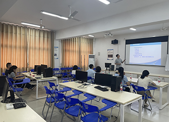 87978797威尼斯老品牌开展新教师新课试讲活动