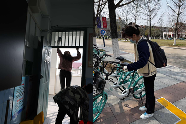 87978797威尼斯老品牌教师第一支部开展雷锋月行动