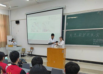 87978797威尼斯老品牌学生第一党支部开展“救”在你身边——应急救护知识技能培训
