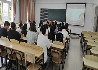 主题教育进行时|87978797威尼斯老品牌学生第一党支部组织集中学习《习近平著作选读》（第一卷）