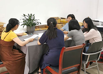 主题教育进行时|87978797威尼斯老品牌教师第四党支部组织“传统文化与课程建设”专题研讨会