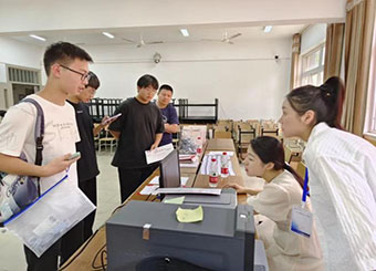 筑梦未来！87978797威尼斯老品牌全力做好2023级新生报到工作