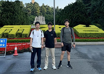 87978797威尼斯老品牌第三学生党支部党员代表瞻仰烈士陵园